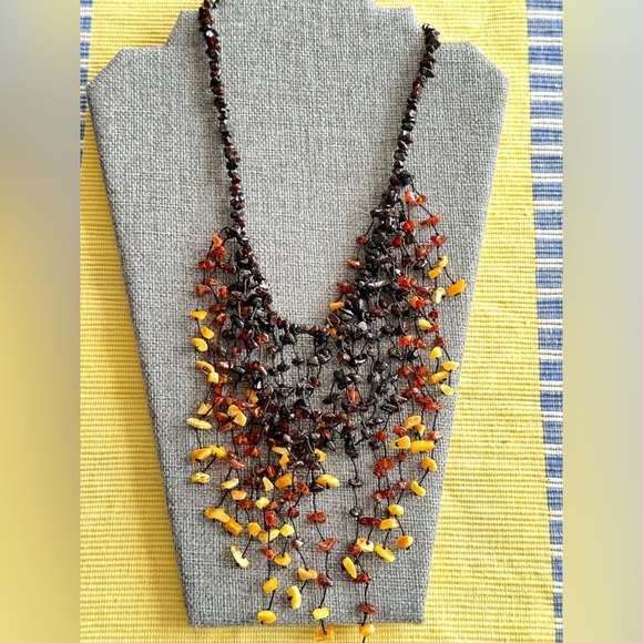 Amber Baltic Bib Hand knotted in Ombré browns, oranges, yellows pattern. 18”. - Picture 3 of 6